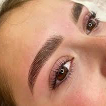 EYELASH AND EYEBROW TINT